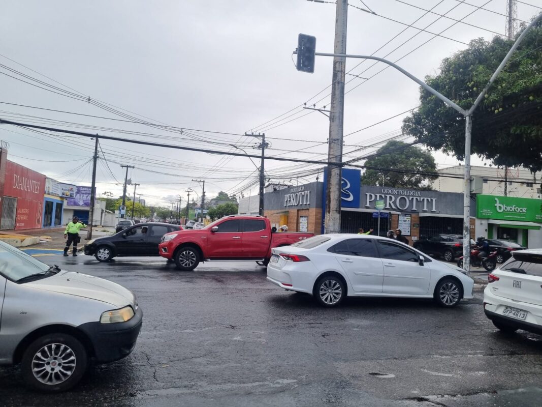 Inmet divulga dois alertas de chuva forte para João Pessoa e mais 115 cidades na Paraíba Inmet emite dois alertas de fortes chuvas com ventos de até 100 km/h para o litoral paraibano