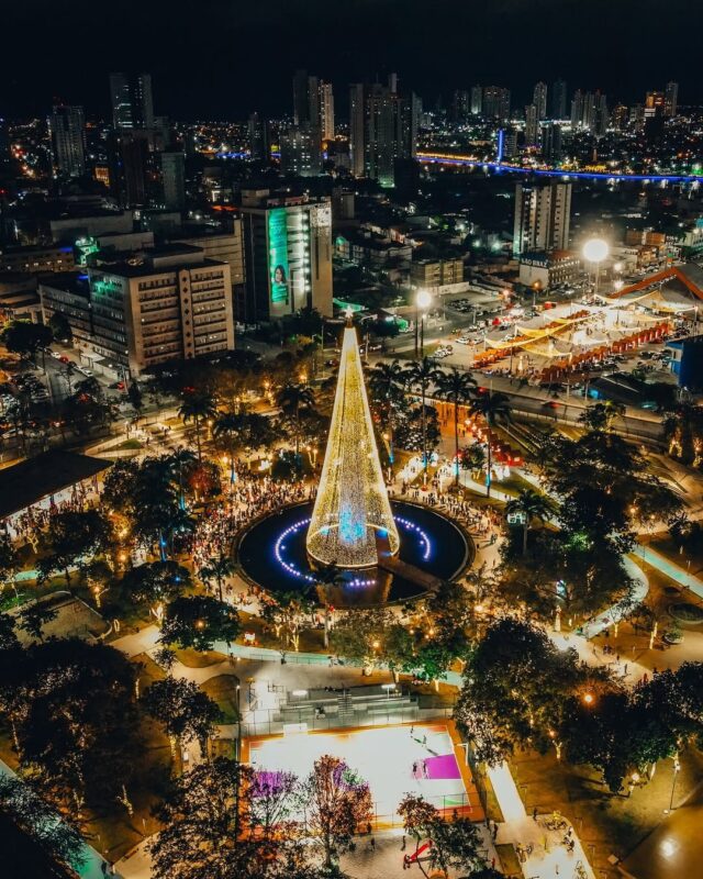 Prefeitura de Campina Grande entrega decoração do Natal Iluminado com árvore de 45 metros no Açude Novo Prefeitura de Campina Grande entrega decoração do Natal Iluminado com árvore de 45 metros no Açude Novo