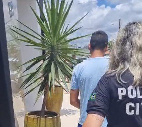 Dupla suspeita de realizar arrastões e assaltos é presa em Mamanguape Dupla suspeita de realizar arrastões e assaltos é presa em Mamanguape