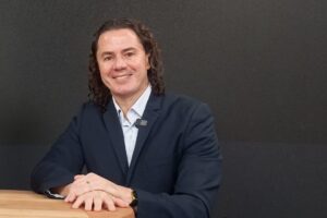 Veneziano diz que candidatura de Adriano Galdino a governador será efetivada quando ele deixar o Republicanos: "está numa condição que não é dele" Senador