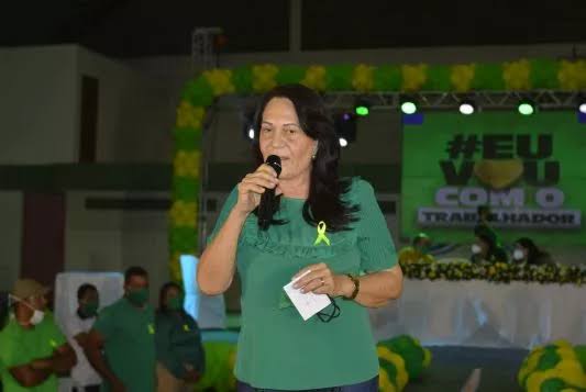 Ex-vice-prefeita de Serra Branca é alvo de inquérito do Ministério Público por acúmulo de cinco cargos públicos Ex-vice-prefeita de Serra Branca é alvo de inquérito do Ministério Público por acúmulo de cinco cargos públicos