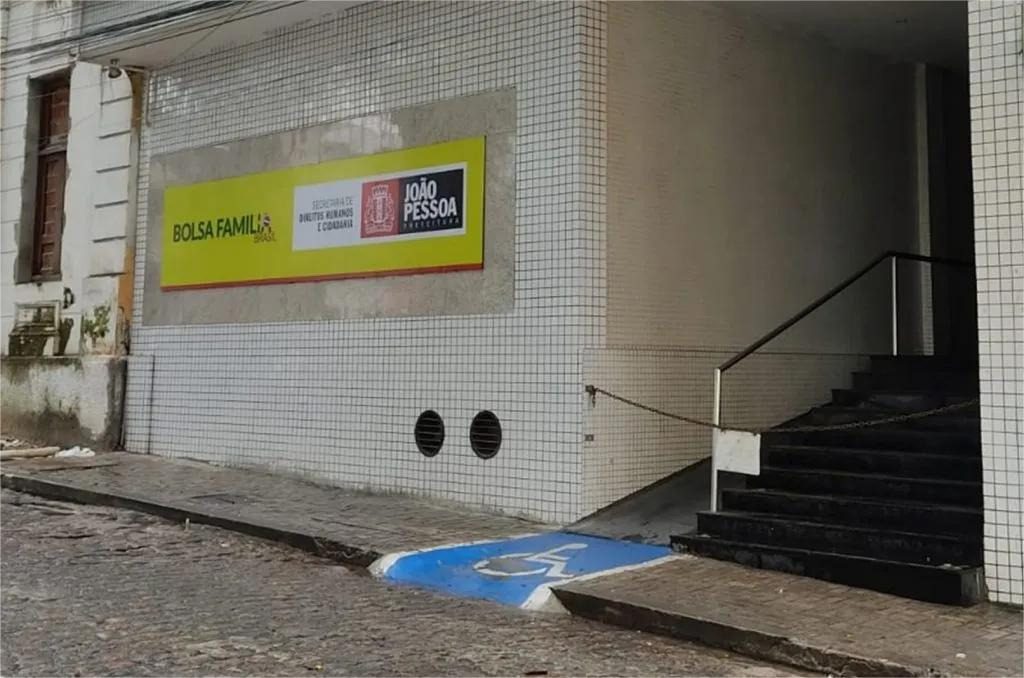 Prefeitura de João Pessoa suspende atendimento na central do programa Bolsa Família devido a alagamento no prédio Prefeitura de João Pessoa suspende atendimento na central do programa Bolsa Família devido a alagamento no prédio
