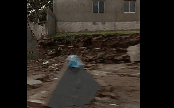 Muro de condomínio desaba no Geisel após chuvas da madrugada Muro de condomínio desaba no Geisel após chuvas da madrugada