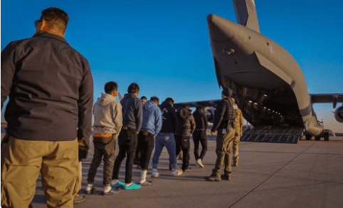 EUA prendem 538 imigrantes e fazem primeiras deportações após decretos de Trump, diz Casa Branca EUA prendem 538 imigrantes e fazem primeiras deportações após decretos de Trump, diz Casa Branca