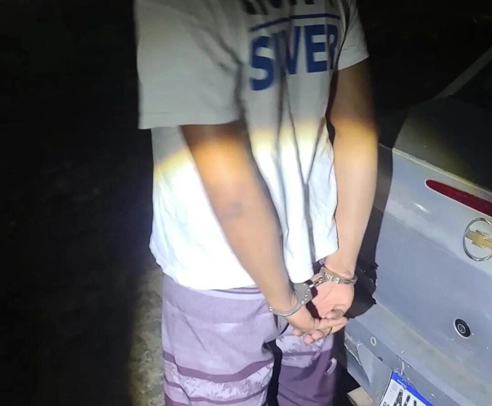 Jovem é preso suspeito de tráfico de drogas e polícia apreende estoque de skunk, balança e relógios no Valentina Jovem é preso suspeito de tráfico de drogas e polícia apreende estoque de skunk, balança e relógios no Valentina