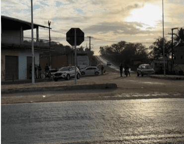 Manifestantes bloqueiam pelo 2º dia trecho da PB 085 em Pirpirituba, que está com obras paradas há quase um ano Manifestantes bloqueiam pelo 2º dia trecho da PB 085 em Pirpirituba, que está com obras paradas há quase um ano em
