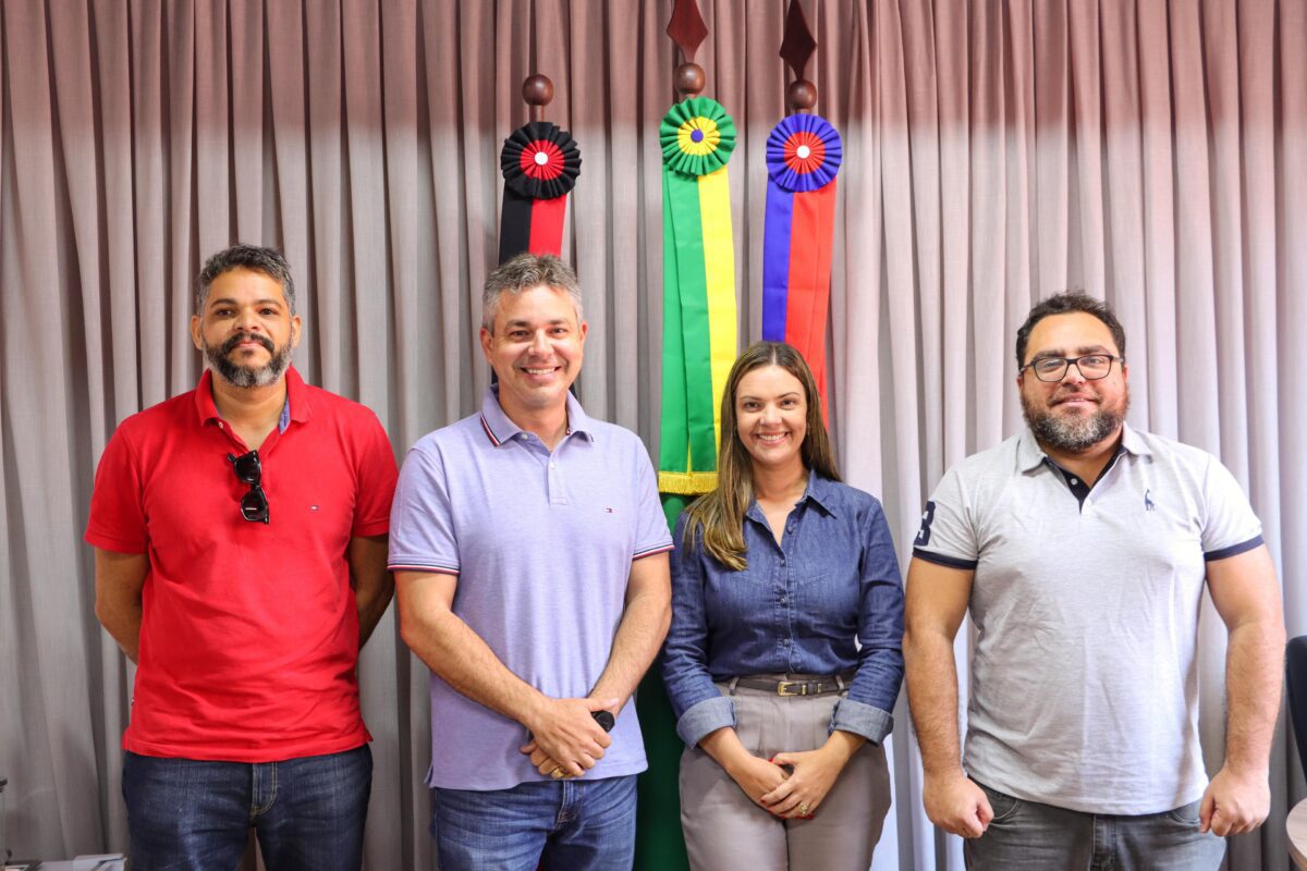 André Coutinho anuncia reajuste de 7% para os professores da rede municipal de Cabedelo André Coutinho anuncia reajuste de 7% para os professores da rede municipal de Cabedelo