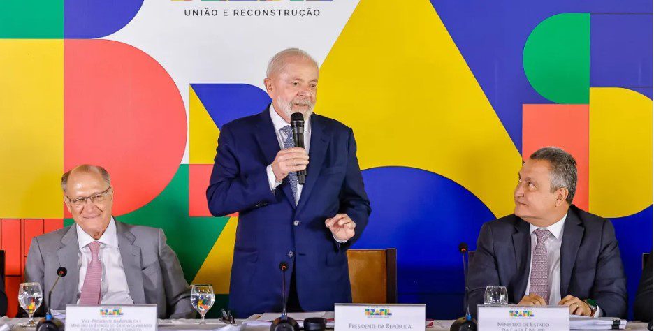 Lula critica Hugo Motta por derrubada do IOF e diz que Congresso favorece interesses econômicos