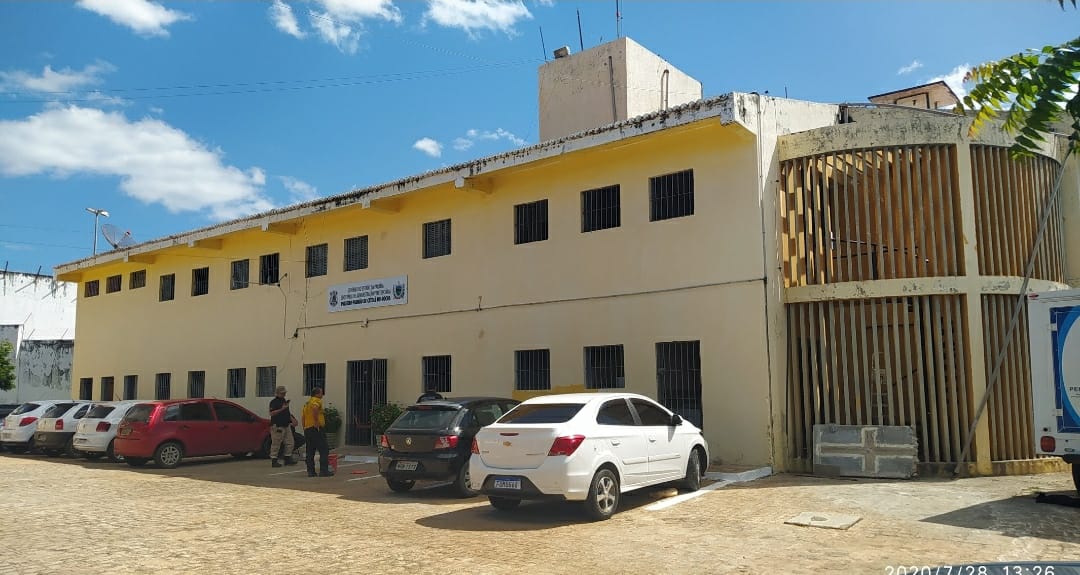 Após rebelião em presídio de Catolé do Rocha, Secretaria de Administração Penitenciária abre sindicância e presos poderão ser transferidos Briga entre facções provoca rebelião em presídio de Catolé do Rocha com fogo e tiros; confira vídeos