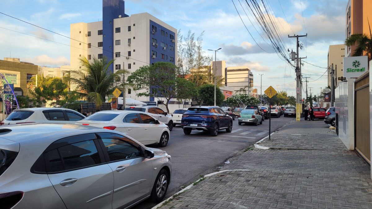 João Pessoa e Cabedelo têm caos no trânsito com congestionamentos na BR-230, Manaíra, Bessa e Intermares transito, intermares, cabedelo, carros