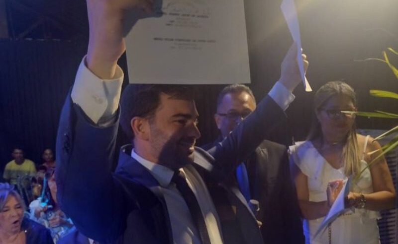 Grande Família: Prefeito de Conceição nomeia pai, mãe e esposa para secretarias do município Grande Família: Prefeito de Conceição nomeia pai, mãe e esposa para secretarias do município