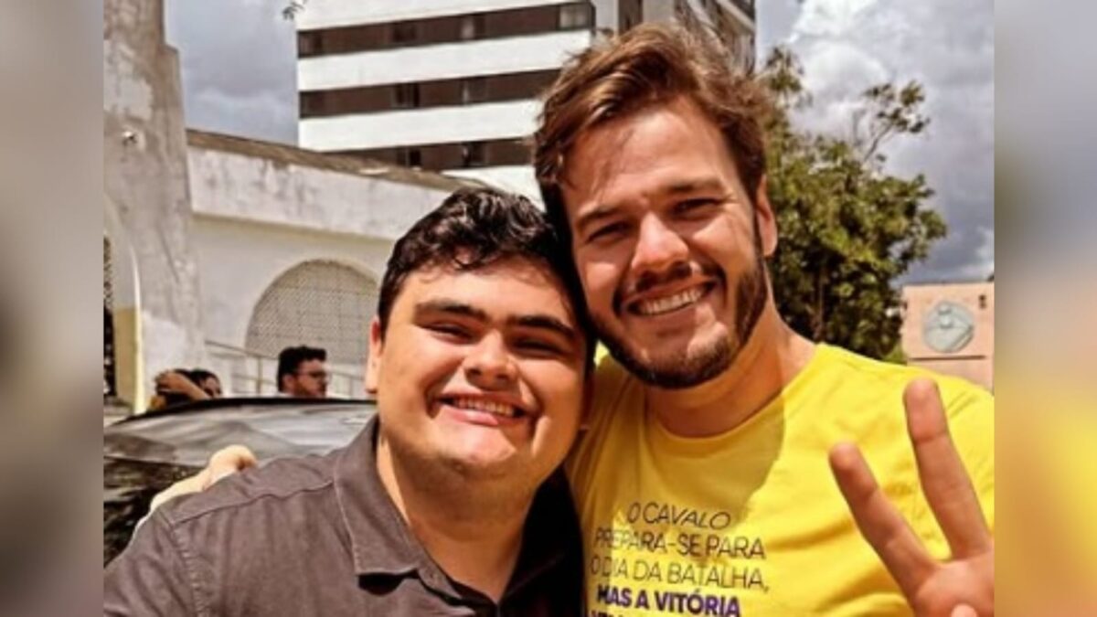 Campina Grande: Bruno Cunha Lima nomeia Ronaldo Neto para secretaria de juventude Ronaldo Neto (a esquerda) e Bruno Cunha Lima (a direita). (foto: reprodução/redes sociais)