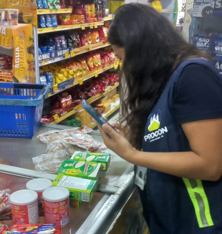 Procon Campina Grande multa 12 lojas por venda de alimentos vencidos e recolhe 703 produtos em operação procon, campina grande, fiscalização, validade