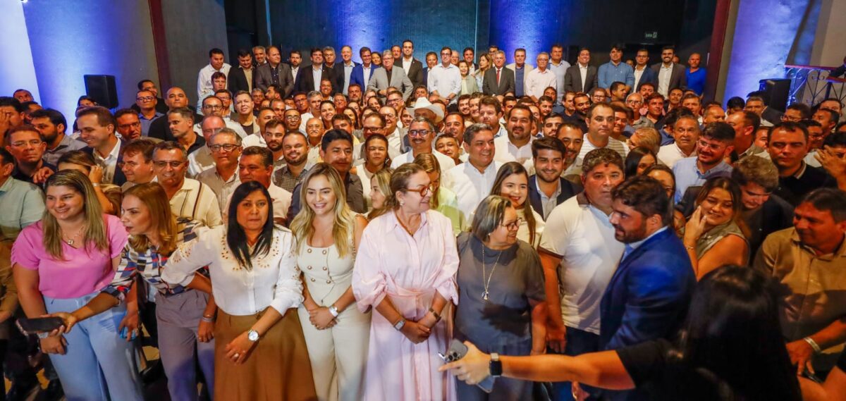João Azevêdo reúne base em almoço e soma presença de 146 prefeitos, 23 deputados estaduais e 5 federais João Azevêdo promoveu almoço com prefeitos e deputados que compõem sua base. Foto: Assessoria