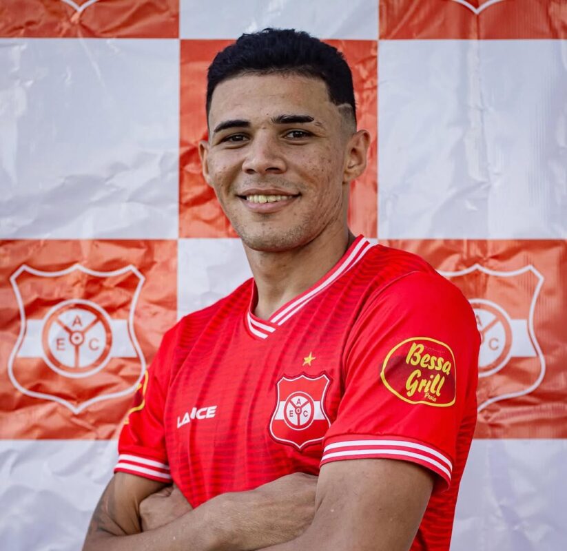 'Doido de Mandacaru' marca gol em jogo de estreia no futebol profissional e relembra trajetória em orfanato: "sempre lutei, batalhei e nunca desisti" 'Doido de Mandacaru' marca gol em jogo de estreia no futebol profissional e relembra trajetória em orfanato: "sempre lutei, batalhei e nunca desisti"