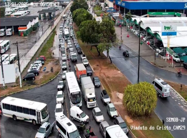 FOTOS e VÍDEOS: João Pessoa tem trânsito lento e 'dia de caos' em trecho da BR-230 João Pessoa br-230