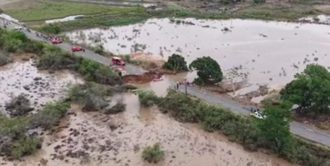 Fortes chuvas: três pessoas morrem após trecho de rodovia ceder em Sergipe chuva