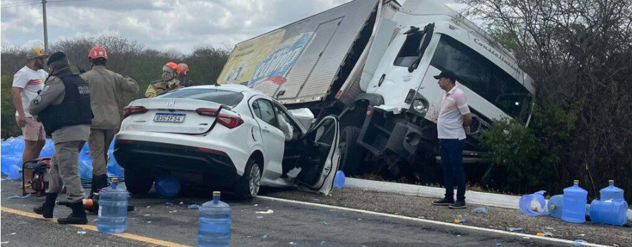 Carro e caminhão colidem na BR-412, entre Serra Branca e Santa Luzia, e uma pessoa morre Carro e caminhão colidem na BR-412, entre Serra Branca e Santa Luzia, e uma pessoa morre Foto: De Olho no Cariri