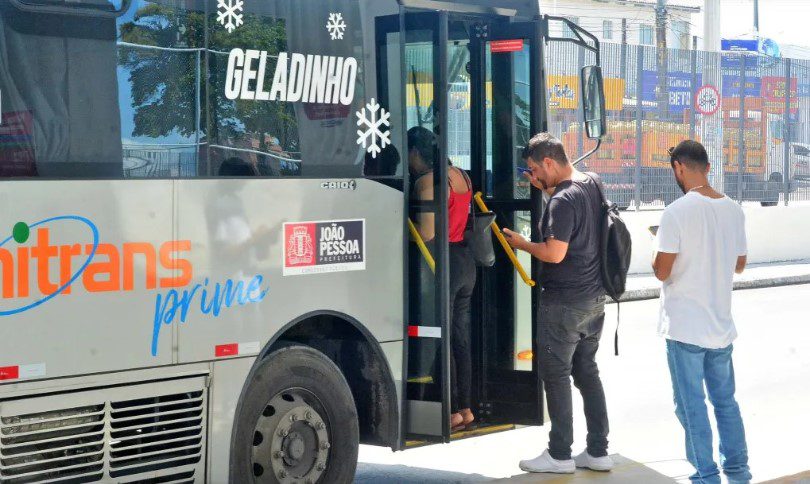 Conselho de Mobilidade decide hoje reajuste no preço da passagem de ônibus em João Pessoa A Prefeitura também estuda a flexibilização do uso das faixas pelos demais veículos aos sábados e domingos.
