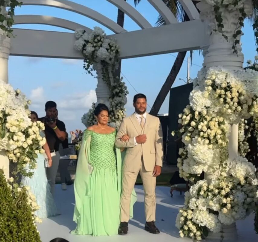 Festa de casamento de Hulk e Camila custou R$ 20 milhões e terá shows de Wesley Safadão e Sorriso Maroto Festa de casamento de Hulk e Camila custou R$ 20 milhões e terá shows de Wesley Safadão e Sorriso Maroto