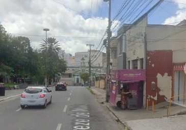 Motociclista morre após colidir com fiteiro em Campina Grande Motociclista morre após colidir com fiteiro em Campina Grande