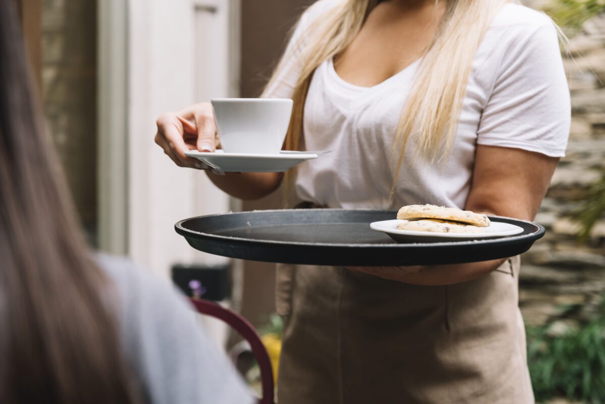 Alta dos preços em bares e restaurantes supera inflação em mais 8% em alguns estados Setor de alimentação fora do lar segue segurando repasse da alta da inflação para os cardápios. Foto: Freepik