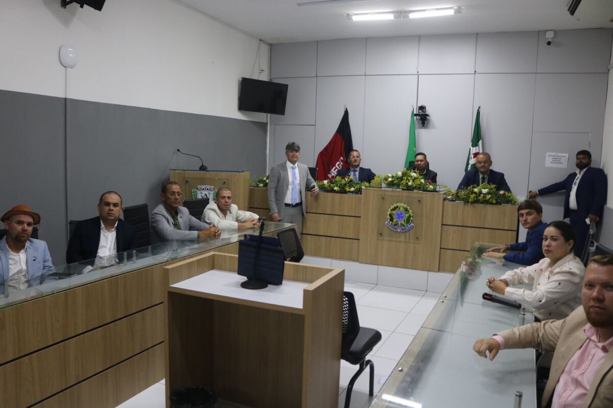 Após confusão, vereadores se reúnem para eleição da Mesa Diretora da Câmara de Santa Rita Após confusão, vereadores se reúnem para eleição da Mesa Diretora da Câmara de Santa Rita