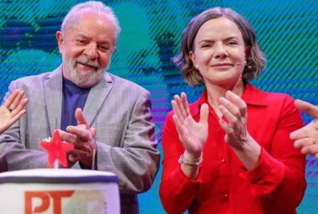 Lula define Gleisi Hoffmann como substituta de Padilha na articulação política; posse será dia 10 de março Lula define Gleisi Hoffmann como substituta de Padilha na articulação política; posse será dia 10 de março