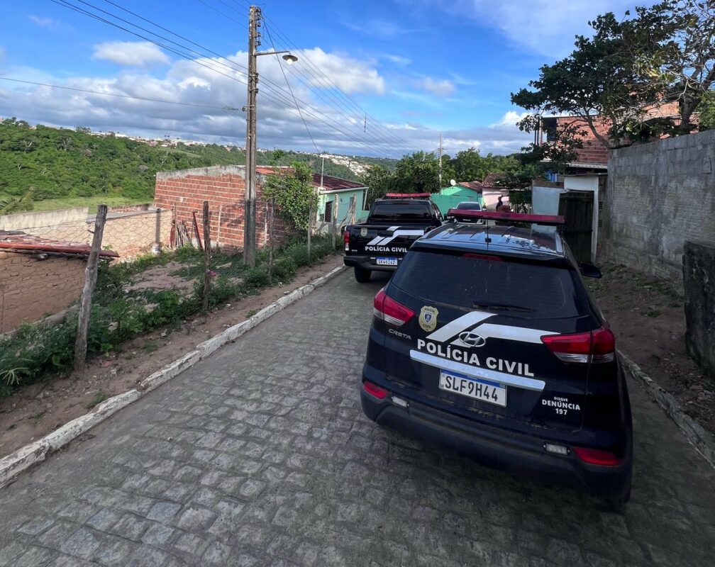 Casal é preso, carros e drogas são apreendidos durante operação contra o tráfico em Solânea Casal é preso, carros e drogas são apreendidos durante operação contra o tráfico em Solânea