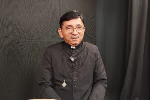 Padre Sandro Santos orienta fiéis a cuidarem da mente e lutarem contra ansiedade e depressão Padre Sandro Santos.