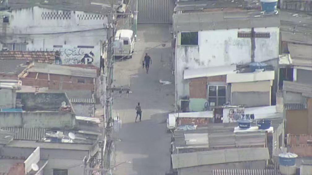 Tiroteio fecha vias expressas, deixa 4 baleados, e helicóptero da polícia atingido faz pouso forçado no Rio de Janeiro tiroteio, helicoptero, rio de janeiro