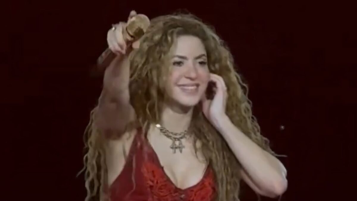 VÍDEO: Shakira surpreende e canta música de artista paraibano em show no Brasil Shakira