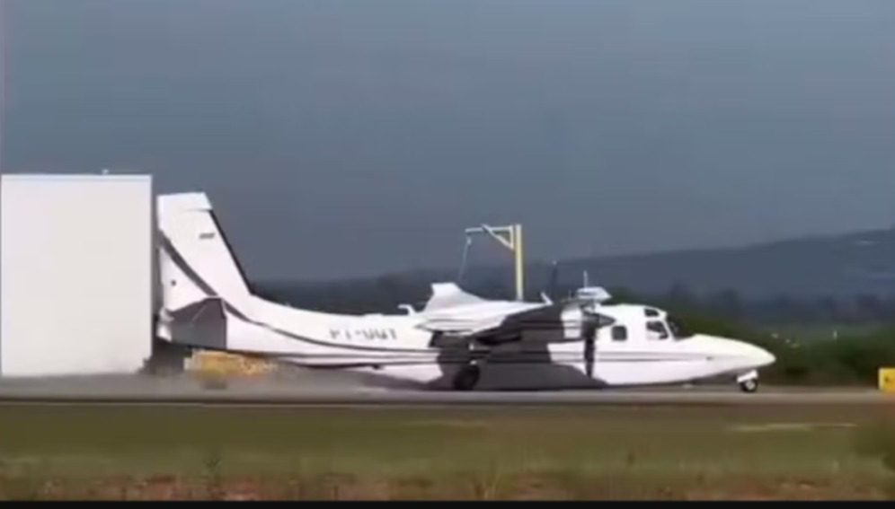 Com problemas técnicos, avião faz pouso de 'barriga' em aeroporto do interior de São Paulo Com problemas técnicos, avião faz pouso de 'barriga' em aeroporto do interior de São Paulo