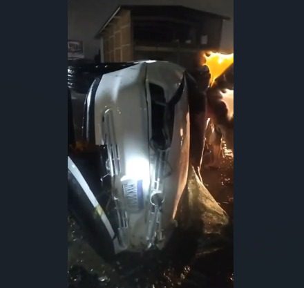 Carro colide com poste e deixa motorista ferido em Santa Rita Carro colide com poste e deixa motorista ferido em Santa Rita