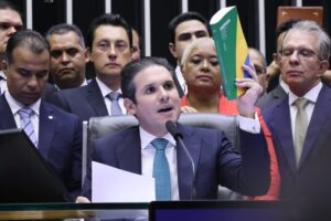 PEC dos precatórios: Hugo Motta bate boca com deputado do PL em plenário: "comigo não funciona" PEC dos precatórios: Hugo Motta bate boca com deputado do PL em plenário: "comigo não funciona"