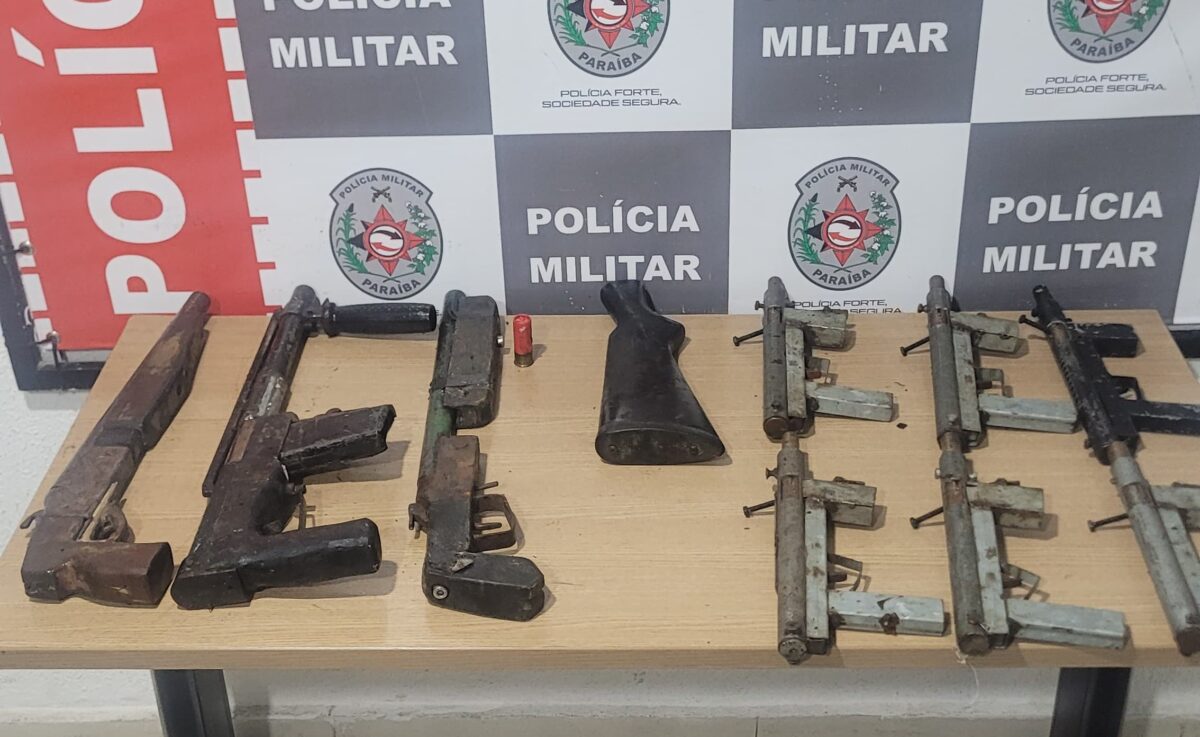 Polícia Militar apreende armas de fogo artesanais escondidas em tonel em João Pessoa Polícia Militar apreende armas de fogo artesanais escondidas em tonel em João Pessoa