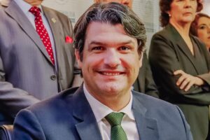 Léo Bezerra descarta tese de dois palanques da base de João Azevedo: "vamos chegar a um denominador comum"