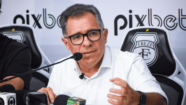 Artur Bolinha, presidente do Treze, em coletiva