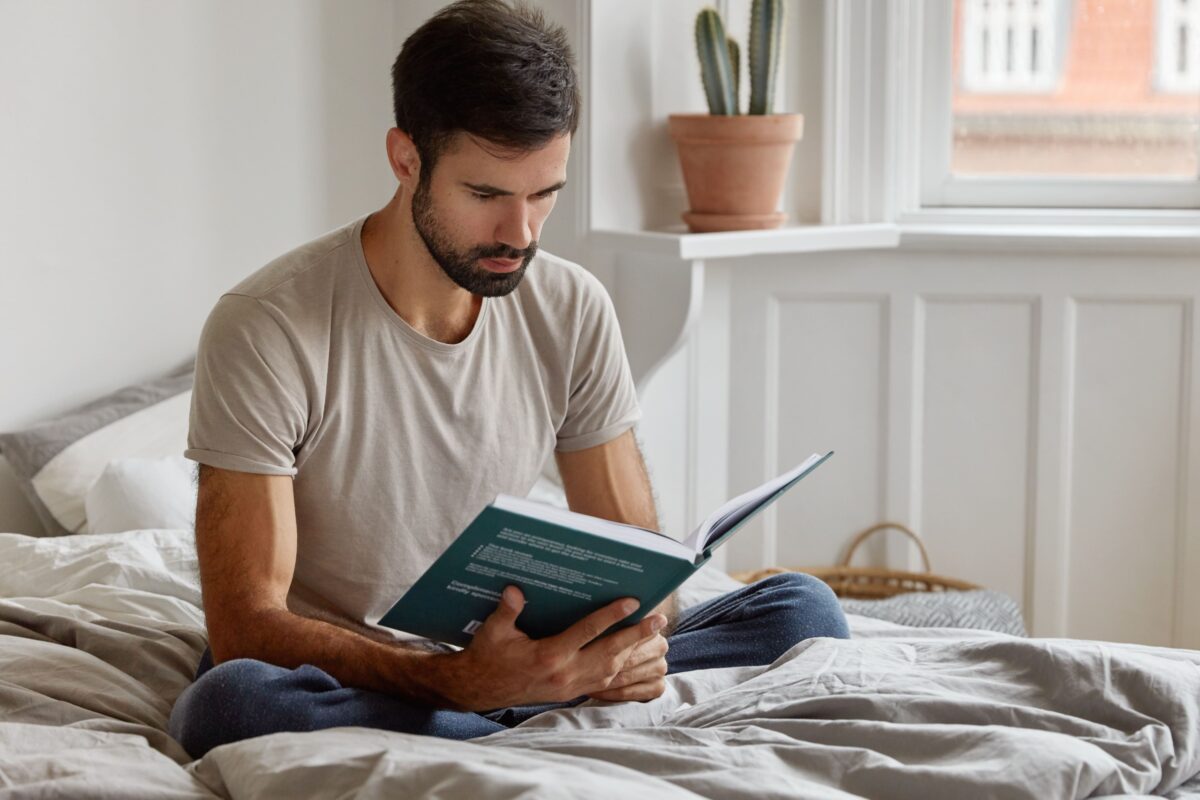 Hábito da leitura reduz estresse, fortalece raciocínio rápido e desenvolve senso crítico, diz psicóloga Hábito da leitura reduz estresse, fortalece raciocínio rápido e desenvolve senso crítico, diz psicóloga