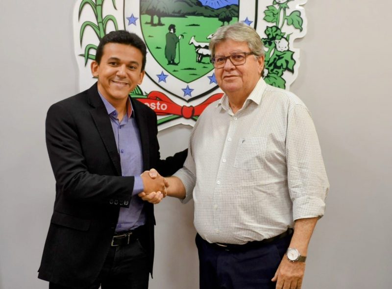 Prefeito de Santa Rita declara apoio a João Azevêdo para o Senado: “nosso representante será ele” Prefeito de Santa Rita declara apoio a João Azevêdo para o Senado: “nosso representante será ele”