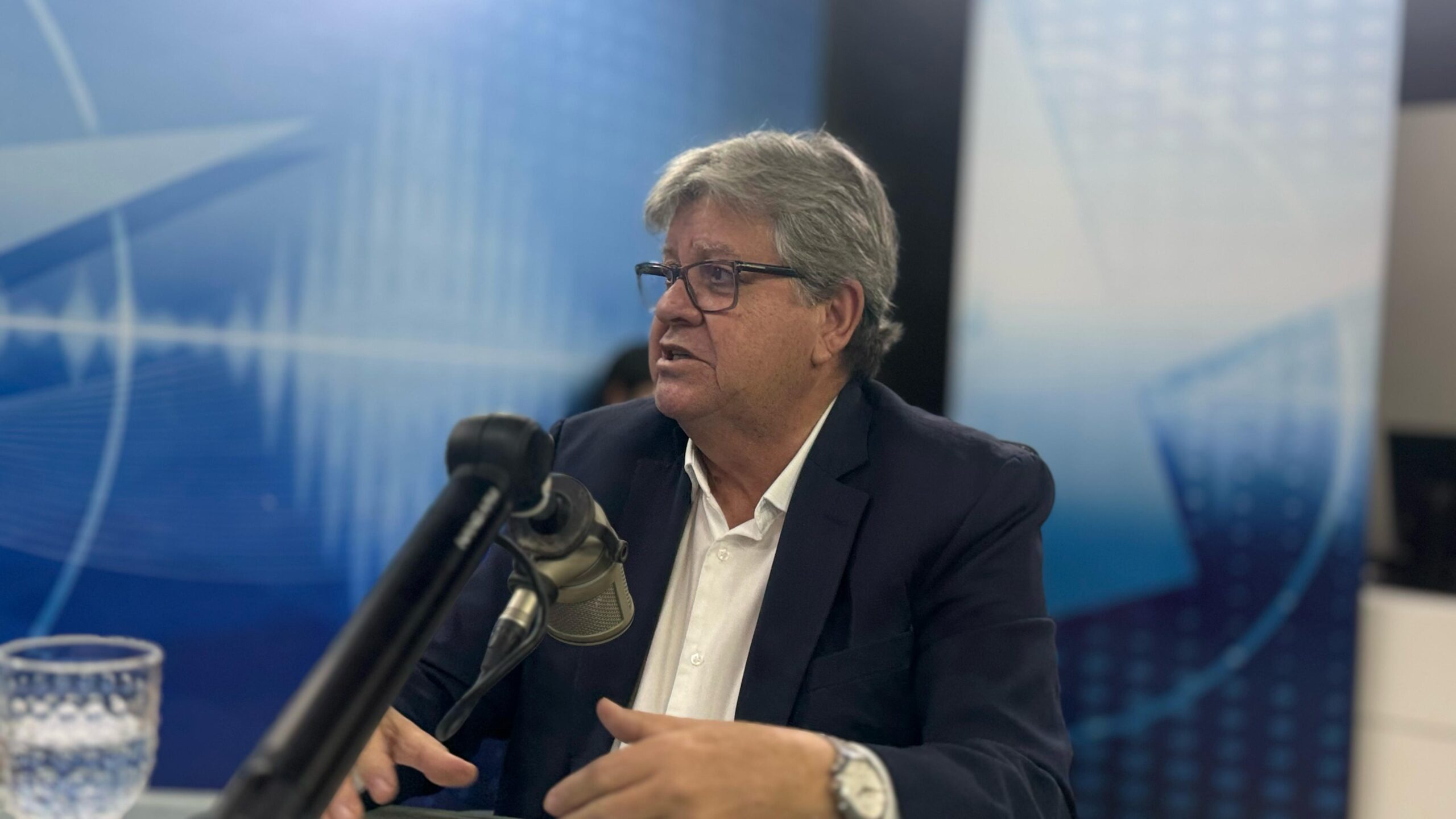 João Azevêdo revela que encontro com Hugo Motta e Aguinaldo Ribeiro foi para falar sobre 2026, mas faz mistério sobre detalhes da conversa