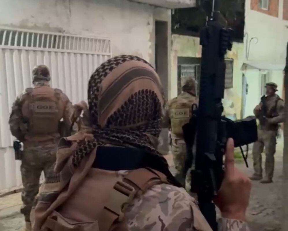 Polícia Civil prende três integrantes de organização criminosa e apreende R$ 16 mil em espécie durante operação em João Pessoa Polícia Civil prende três integrantes de organização criminosa e apreende R$ 16 mil em espécie durante operação em João Pessoa