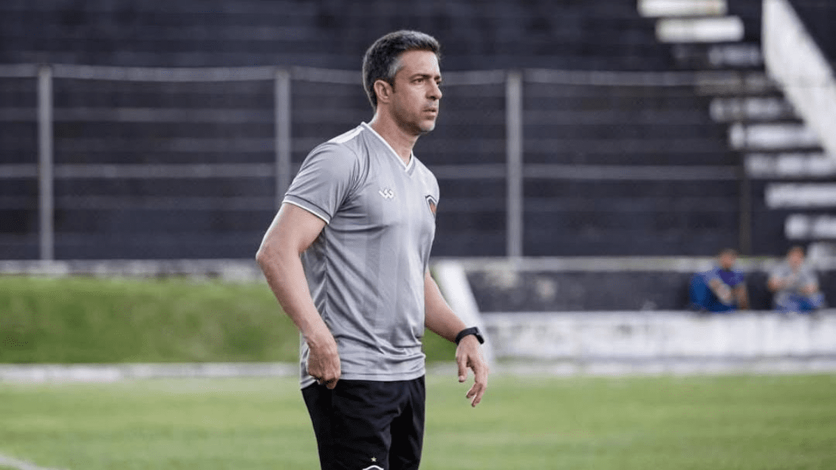 Campanhas importantes, acesso com o Vitória e atual momento com o Botafogo-PB; João Burse relembra trajetória de 150 jogos como treinador João Burse - Treinador Botafogo-PB