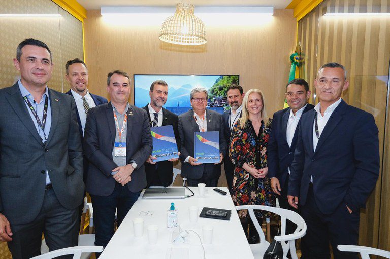 Governador se reúne com companhias aéreas na Bolsa de Turismo de Lisboa para viabilizar voos internacionais à Paraíba governador, joão azevedêdo, lisboa