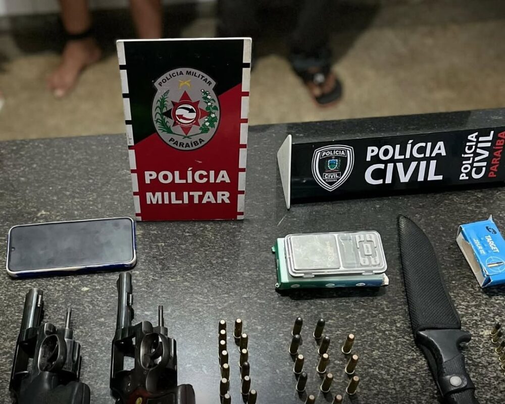 Três suspeitos são presos por porte ilegal de arma durante ação conjunta das Polícias Militar e Civil em Cabedelo Três suspeitos são presos por porte ilegal de arma durante ação conjunta das Polícias Militar e Civil em Cabedelo
