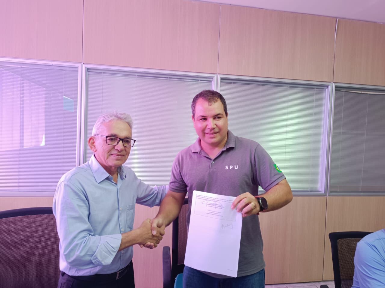 Antônio Barbosa (a esquerda) e Giovanni Marinho (a direita), represantes do Incra e da SPU na Paraíba, respectivamente. (foto: divulgação)