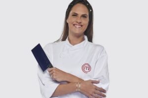Ex-Masterchef, Aritana Maroni, é presa por tráfico de drogas durante Carnaval em Salvador Ex-Masterchef, Aritana Maroni, é presa por tráfico de drogas durante Carnaval em Salvador