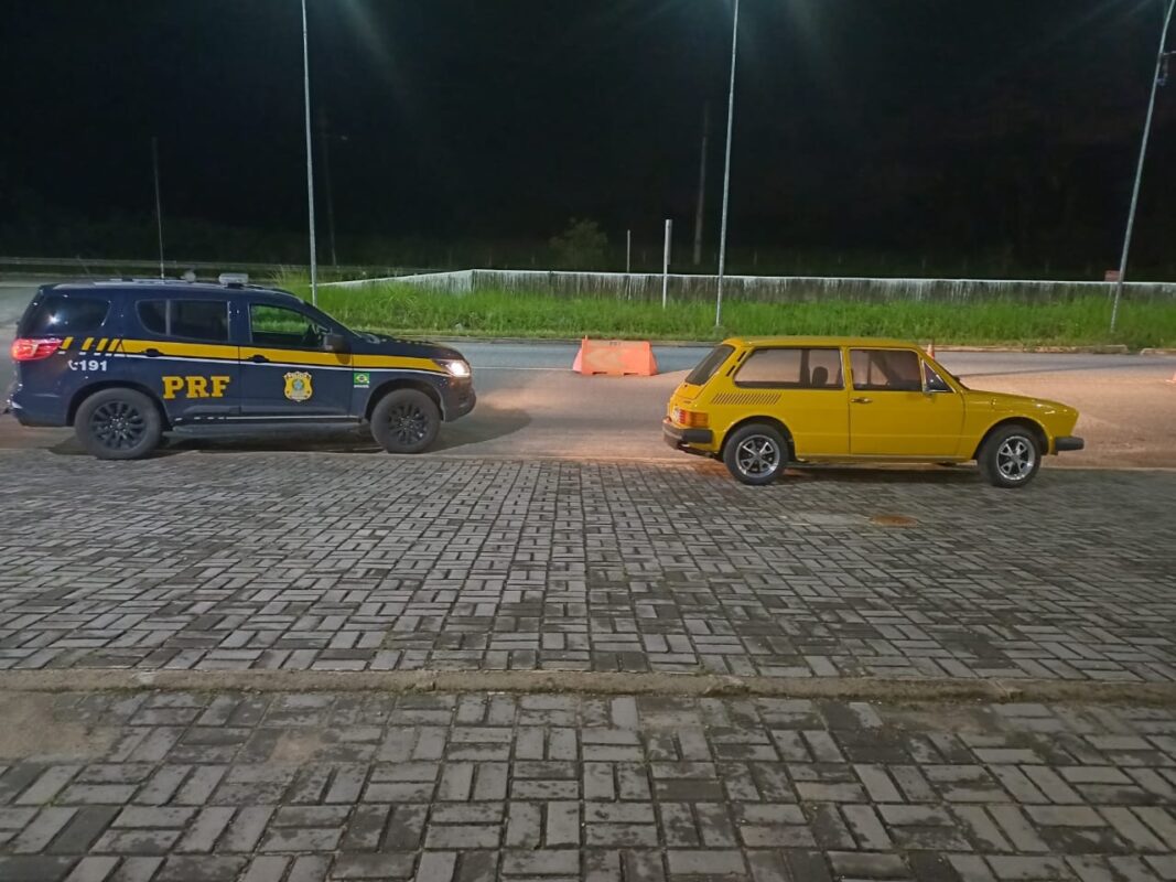 PRF recupera, na Paraíba, Brasília amarela furtada no dia dos 29 anos da morte dos Mamonas Assassinas PRF, brasília amarela