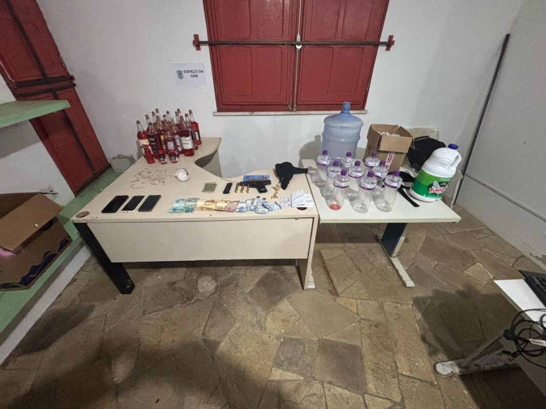 VÍDEO: Polícia fecha 'laboratório de loló' que ia 'abastecer' carnaval no Litoral Sul da Paraíba; grupo é preso
