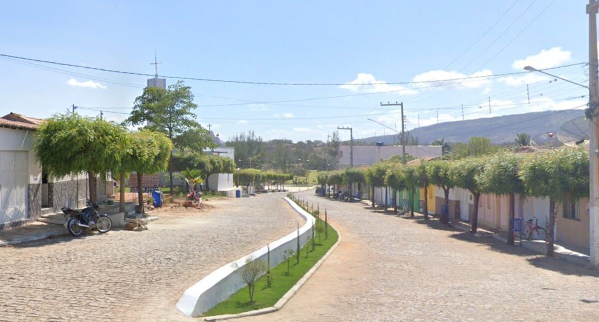 Com menos de 5 mil habitantes, São José de Princesa vai gastar R$ 294 mil com decoração de Natal Centro de São José de Princesa, na Paraíba. (foto: reprodução/Google Maps/Street View)